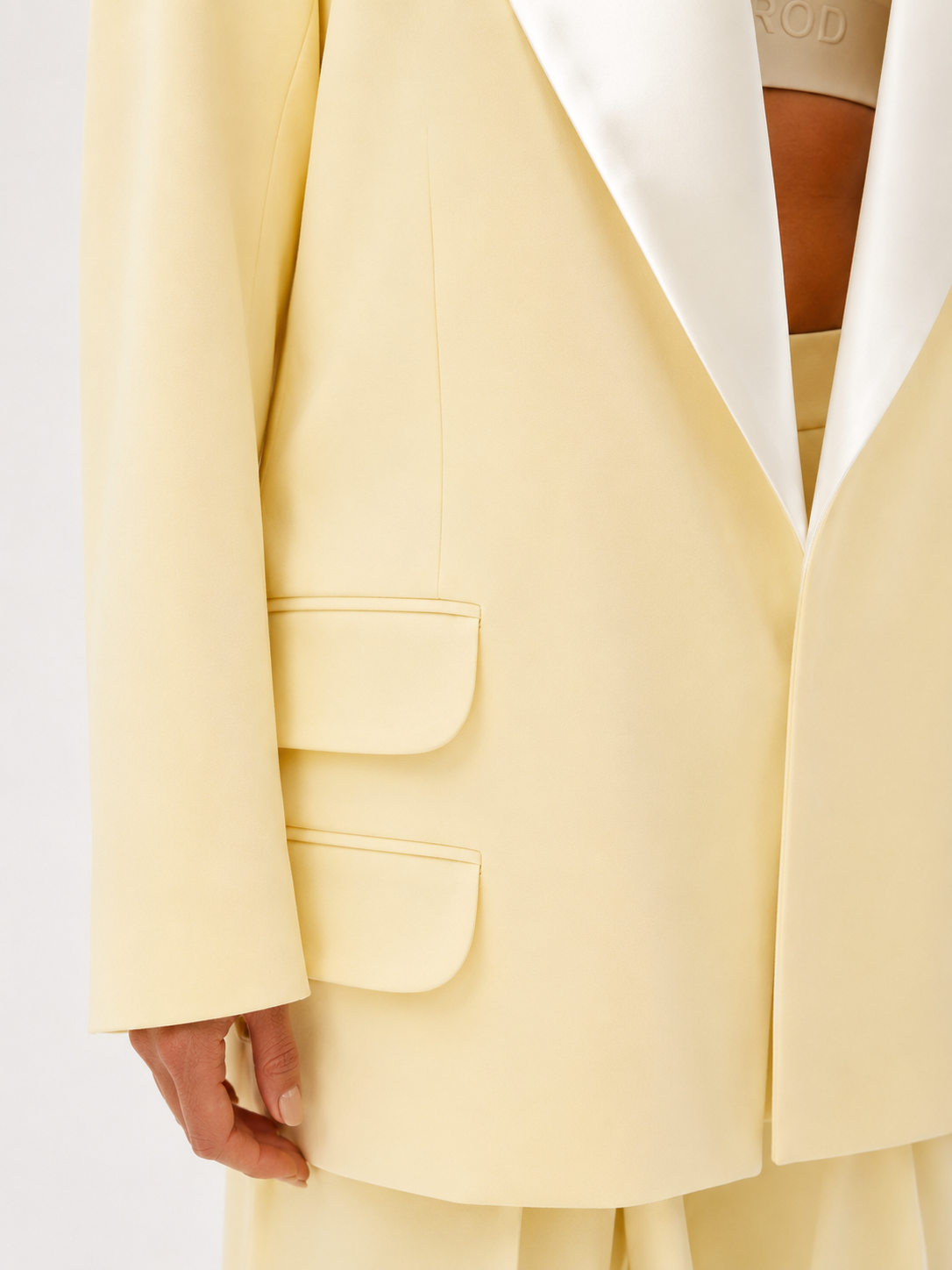 BLAZER DE SOLAPA DE SATÉN